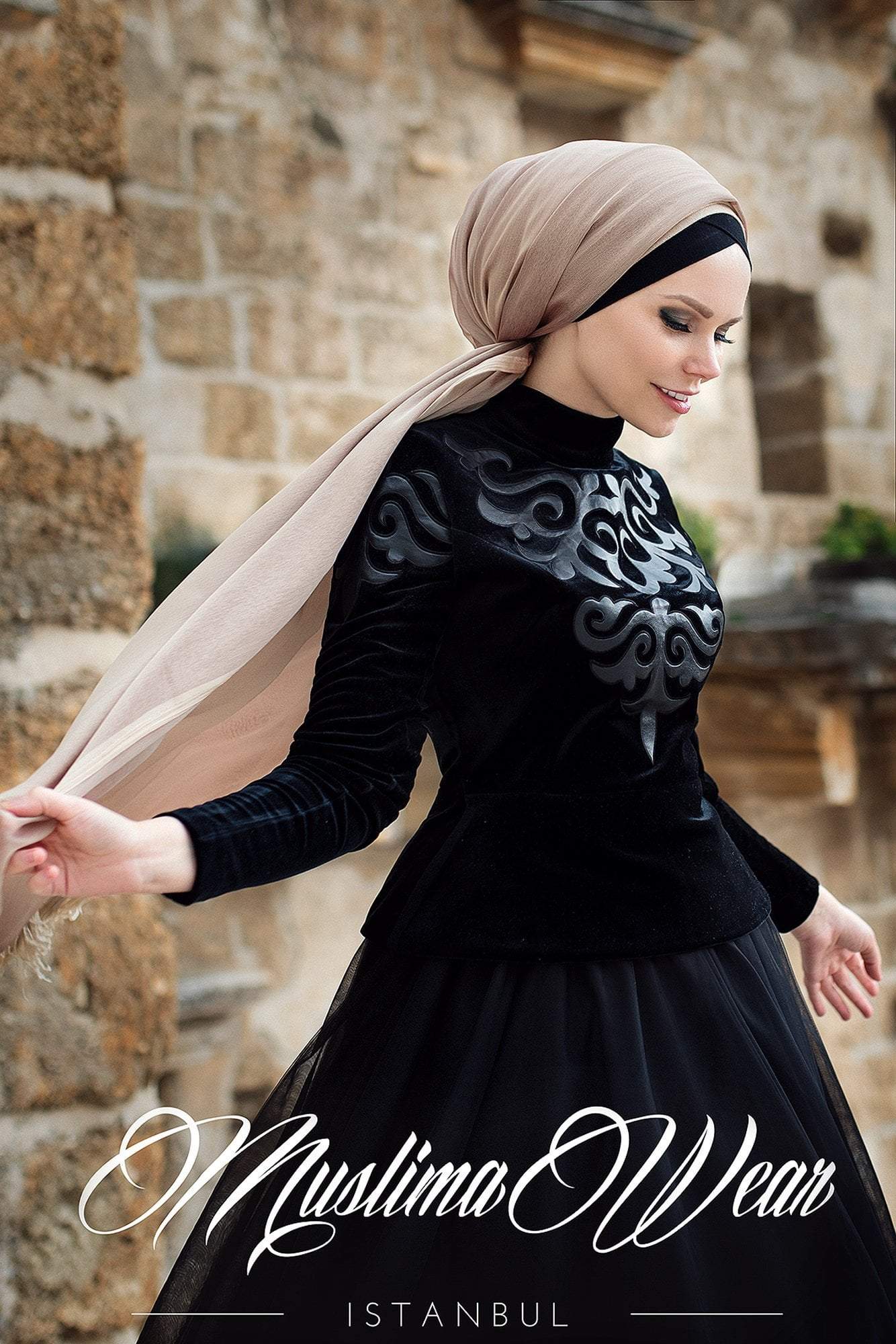 Black Crown Blouse - Muslima Wear